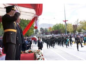 30 Ağustos Zafer Bayramı Ve Türk Silahları Günü Tüm Yurtta Coşkuyla Kutlanıyor