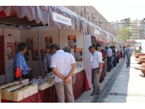 Vatandaşlar, Fuarda Köy Okuluna Kitap Bağışlayabilecek