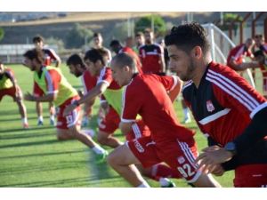 Sivasspor, Fenerbahçe Maçı İçin İstanbul'a Gitti