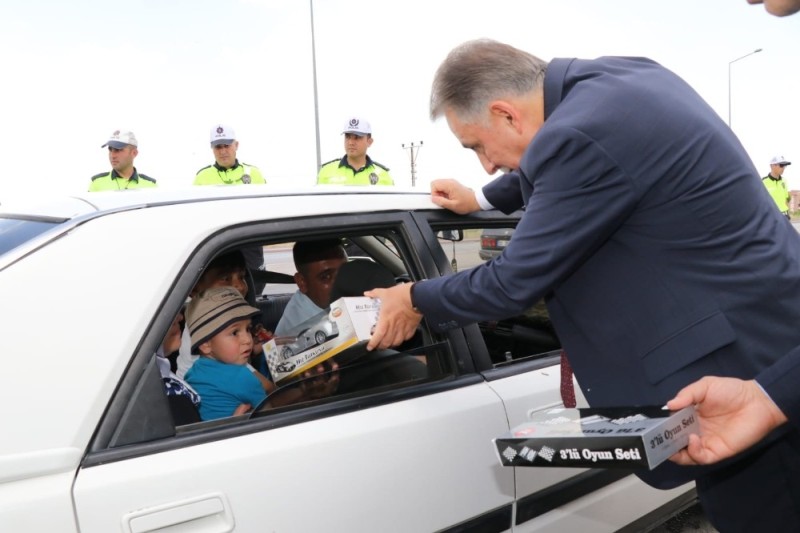 Sürücüler çocuklara dağıtılan seyahat karnesi ile gözetlenecek