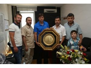 Eğitimcilerden Ertuğrul Sağlam’a Osmanlı Tuğralı, Besmeleli Tablo