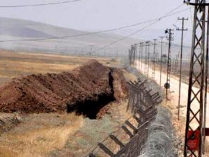 Suriye sınırına hendek kazılıyor