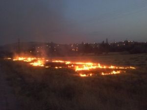 Yerköy’deki Anız Yangını Kısıtlı Suyla Söndürüldü