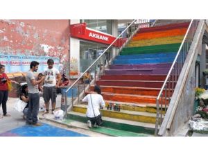 Merdiven Boyama Olayı Başkent'e Sıçradı