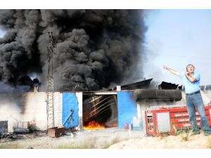 Plastik Fabrikası Alev Topuna Döndü