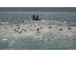 Tatvan’da 3. Triatlon Yarışları Yapıldı