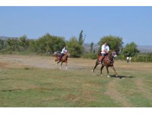 Sındırgı'da Ata Sporu Cirit Büyük İlgi Gördü