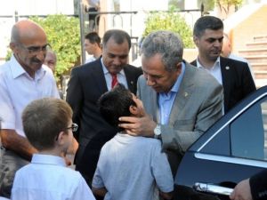 Arınç: Suriye’de Yaşanan Trajediye Dünya En Uygun Tepkiyi Gösterecektir