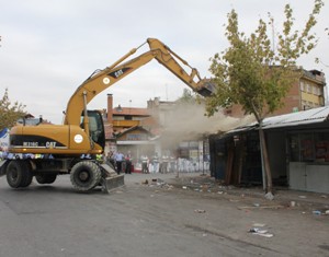 Seyyar satıcıların barakaları yıkıldı