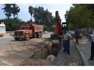 Kozan'da Yağmur Suyu Hattı Döşeme Çalışması