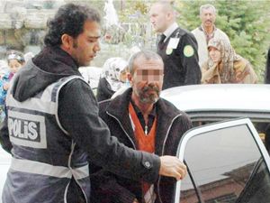 Hamile kızına eroin sattırırken yakalandı