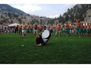 Tarihi Kızıldağ Güreşleri'ne Rekor Katılım