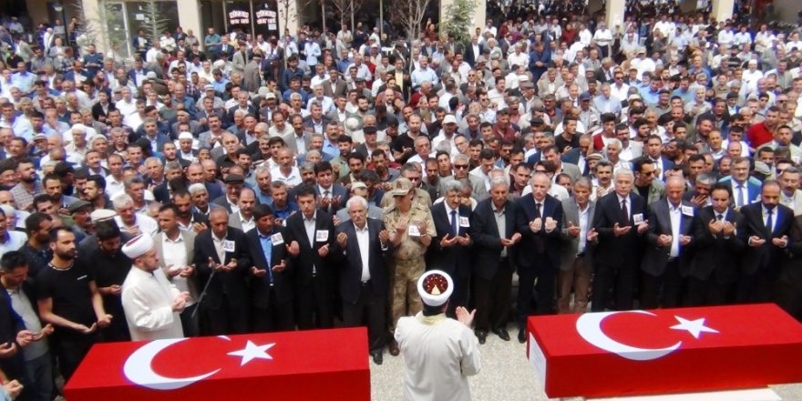 Şehit işçiler gözyaşları arasında toprağa verildi