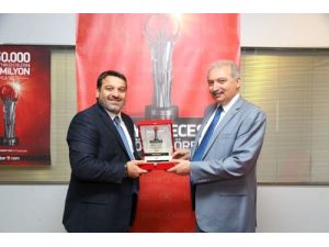Mevlüt Uysal, Haber7.com’dan Ödülünü Aldı