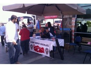 Polisten Öğrencilere Dost Eli