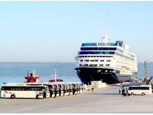 Çanakkale'ye Üç Kruvaziyer Gemi Geldi