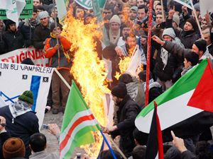 Ya Rab; şehitler, sabiler hürmetine duamızı kabul et