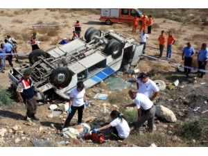Ehliyetsiz Sürücünün Kullandığı Midibüs Şarampole Uçtu: 1 Ölü 26 Yaralı
