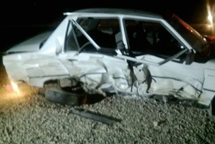 Otomobiller çarpıştı: 11 yaralı