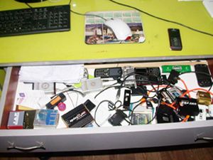 Aksaray'da kaçak telefon operasyonu