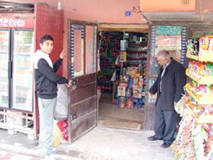 Kulu'da marketten sigara ve sucuk hırsızlığı