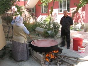 Yahyalı'da Kadınların Kışlık Salça Yapma Telaşı Başladı
