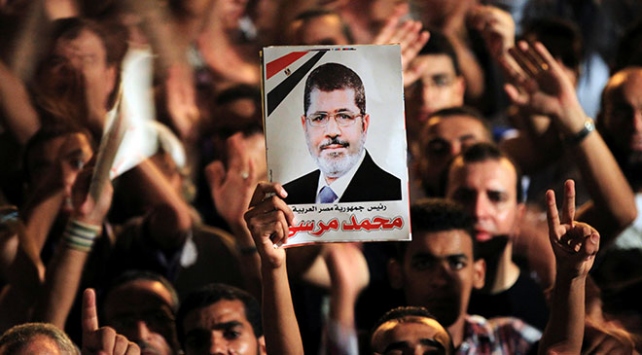 Şehit Mursi Kahire'de defnedildi
