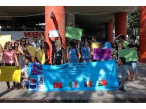 3 Ülkenin Gençleri, İşsizliği Protesto Etti