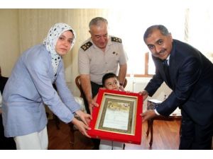 Astsubay Kurtoğlu’nun Şehadet Beratı Ailesine Verildi