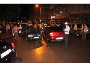 İki Otomobil Kafa Kafaya Çarpıştı: 2 Yaralı