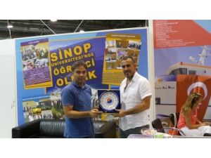 Haluk Levent Sinop Üniversitesi Standını Ziyaret Etti