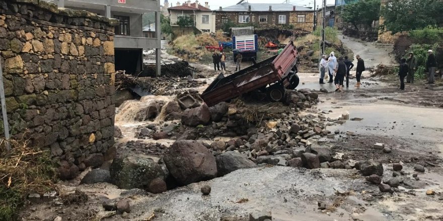 Konya’da selde 97 koyun telef oldu, mahsur kalan vatandaşlar kurtarıldı