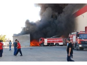 Halı Fabrikasındaki Yangın Korkuttu