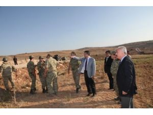 Hatay Valisi Sınır Hattında İncelemelerde Bulundu