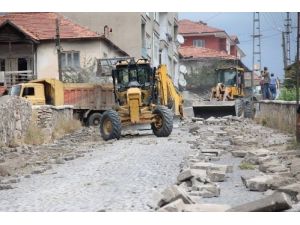 Akdağmadeni’nde Asfalt Yol Yapım Çalışmaları Devam Ediyor