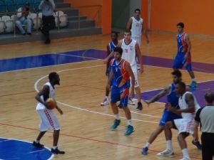 Uşak Sportif, Mersin Bşb'yi Farklı Skor İle Yendi