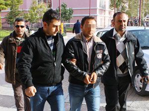 Eşi ve kayınvalidesini bıçakladı