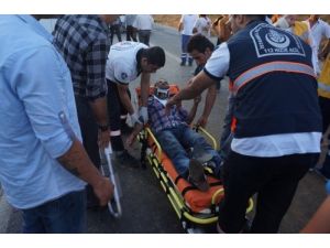 Takla Atan Minibüsteki İşçiler Etrafa Savruldu