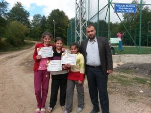 Kızılelma'da Yaz Kursunda Başarılı Olan 7 Öğrenciye Başarı Belgesi Verildi