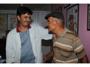 Doktor Tebessümü Hastaların Kendisini Daha İyi İfade Etmesini Sağlıyor