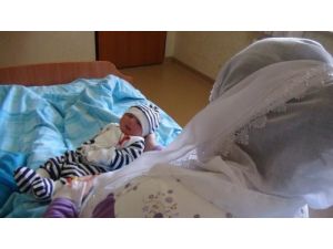 Bebek Hayalleri 18 Yıl Sonra 'Tüp Bebekle' Gerçek Oldu