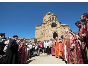 Akdamar Kilisesi'nde 100 Yıl Aradan Sonra İlk Defa Vaftiz Töreni Yapıldı