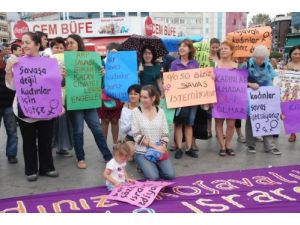 Kadınlar, Kadıköy'de Barış Noktası Oluşturdu