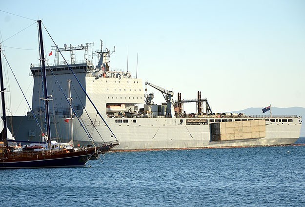 İngiliz savaş gemisi 'Mounts Bay' Bodrum'da