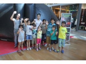 Alışveriş Merkezi Çocukları Uzayla Tanıştırdı