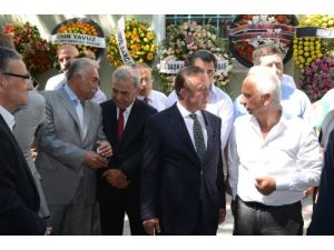 İstanbul Emniyet Müdürü Çapkın'ın Annesi Son Yolculuğuna Uğurlandı