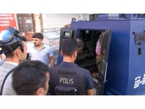 Okmeydanı’ndaki Olaylarda Bir Polis Yaralandı