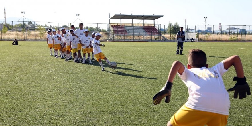 Konya’da 28 ilçede Yaz Spor Okulları eğitimlere başladı