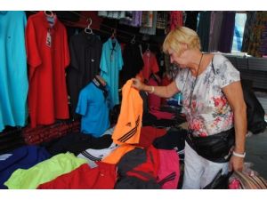 Tatile Gelen Turistler En Fazla Açık Pazarda Alışveriş Yapmayı Seviyor