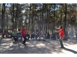 Engelliler Piknikte Darbuka Ve Klarnet Eşliğinde Eğlendi